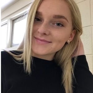 Meet your Posher, Abbey